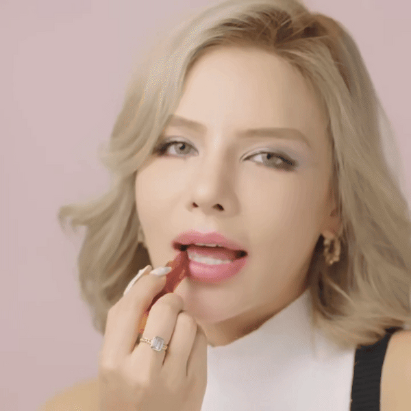 Velvet Glow Lipstick Shine